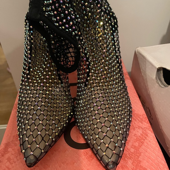 DIAMANTE DETAIL POINTED TOE STILETTO HEEL ANKLE HIGH SOCK BOOT IN BLACK FISHNET - Picture 8 of 9